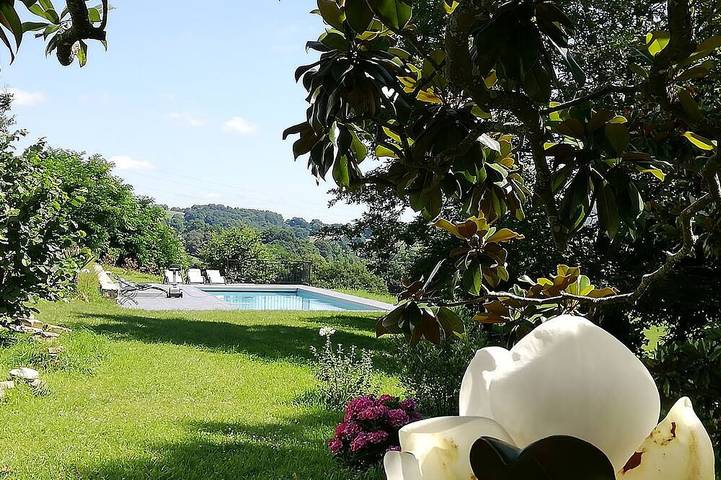 Location de vacances pour 5 personnes, avec Balcon ainsi que Jardin et Piscine au Pays basque
