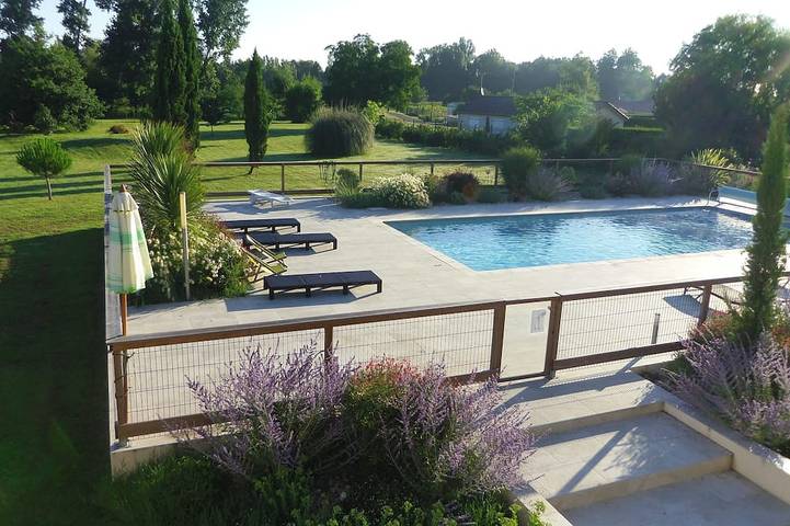 Location de vacances pour 12 personnes, avec jardin à Anglade