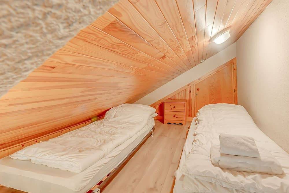 Ganze Wohnung, Helles 3-Zimmer-Apartment für 6 Pers. im Zentrum von Champagny-en-Vanoise in Champagny-en-Vanoise, Nationalpark Vanoise