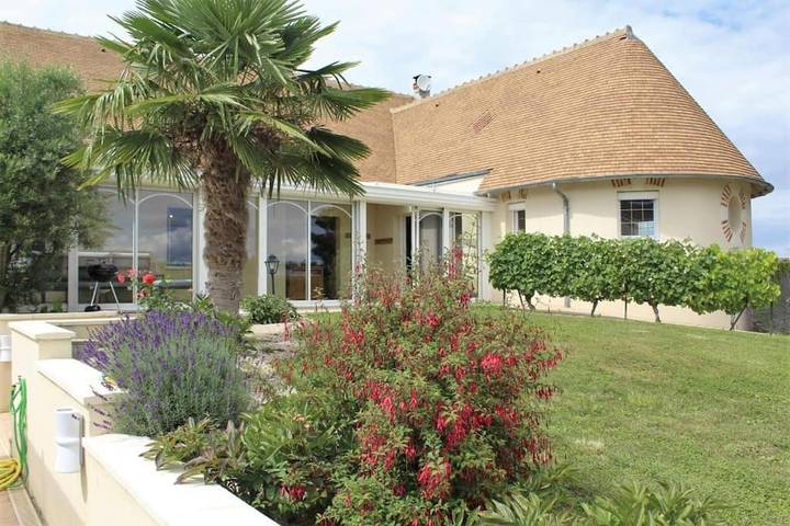 Location de vacances pour 15 personnes, avec Terrasse et Jardin ainsi que Piscine et Vue à Cormeray (Loir-et-Cher)