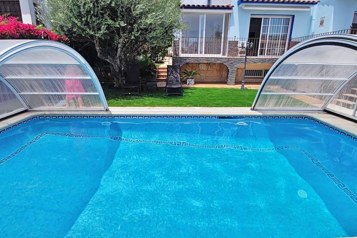Holiday rental for 6 people, with garden and hot tub in Sitges