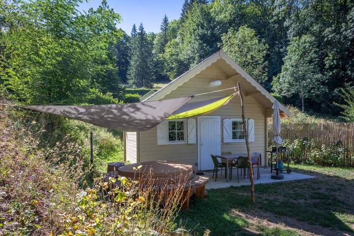 Maison de vacances pour 3 personnes, avec Terrasse et Jacuzzi ainsi que Jardin et Sauna à La Salvetat-sur-Agout