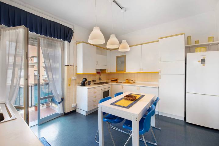 Appartamento intero, Appartamento 'Palmaro' con balcone e aria condizionata in Ponente (Genova), Genoa