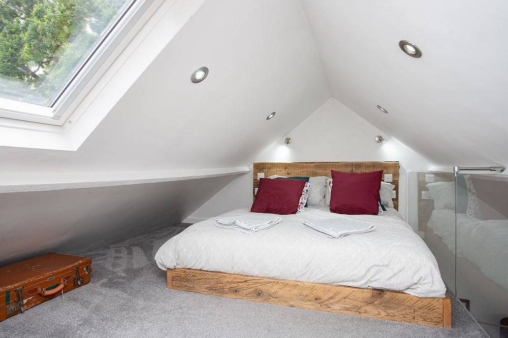 Erleben Sie einen einzigartig gestalteten Raum in einer ruhigen Umgebung aus Buchenholz in Hayling Island, Havant