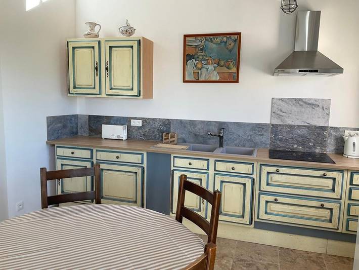 Gîte pour 2 personnes, avec vue et piscine ainsi que terrasse et jardin à Cabrières-d'Aigues - 4