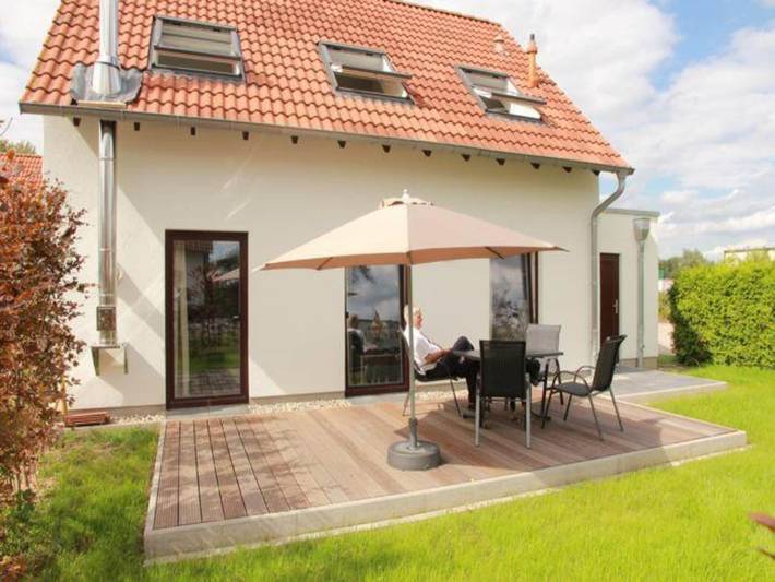 Ferienhaus für 8 Personen, mit Balkon und Terrasse sowie Sauna und Ausblick in Rechlin