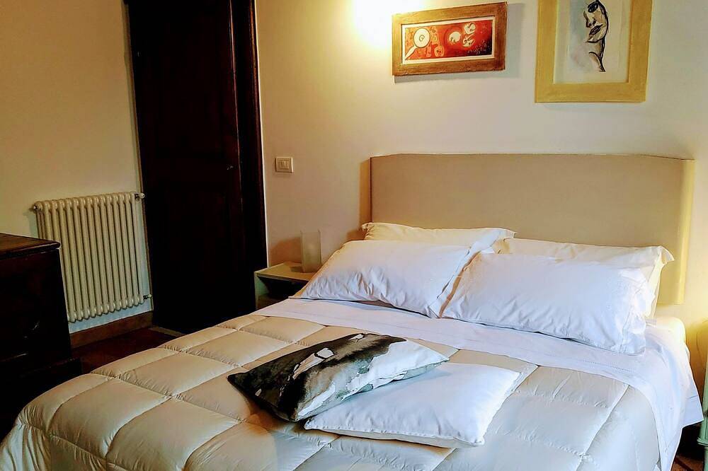 Appartamento intero, Ambiente per il relax, ideale per coppie amanti della natura. in Pitigliano, Provincia di Grosseto