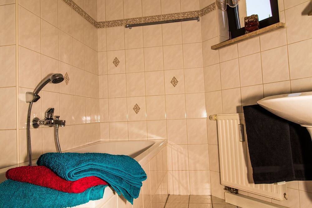 Ganze Wohnung, Erholung und Entspannung am Balkon des Erzgebirges in Bernsbach, Lauter-Bernsbach