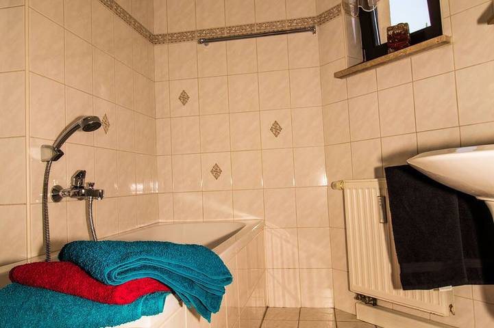 Ferienwohnung für 6 Personen, mit Balkon und Terrasse sowie Garten und Kinderpool in Lauter-Bernsbach - 4