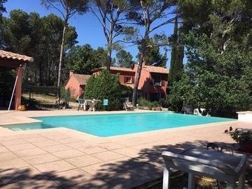 Gîte pour 3 personnes, avec jardin ainsi que piscine et vue à Pujaut