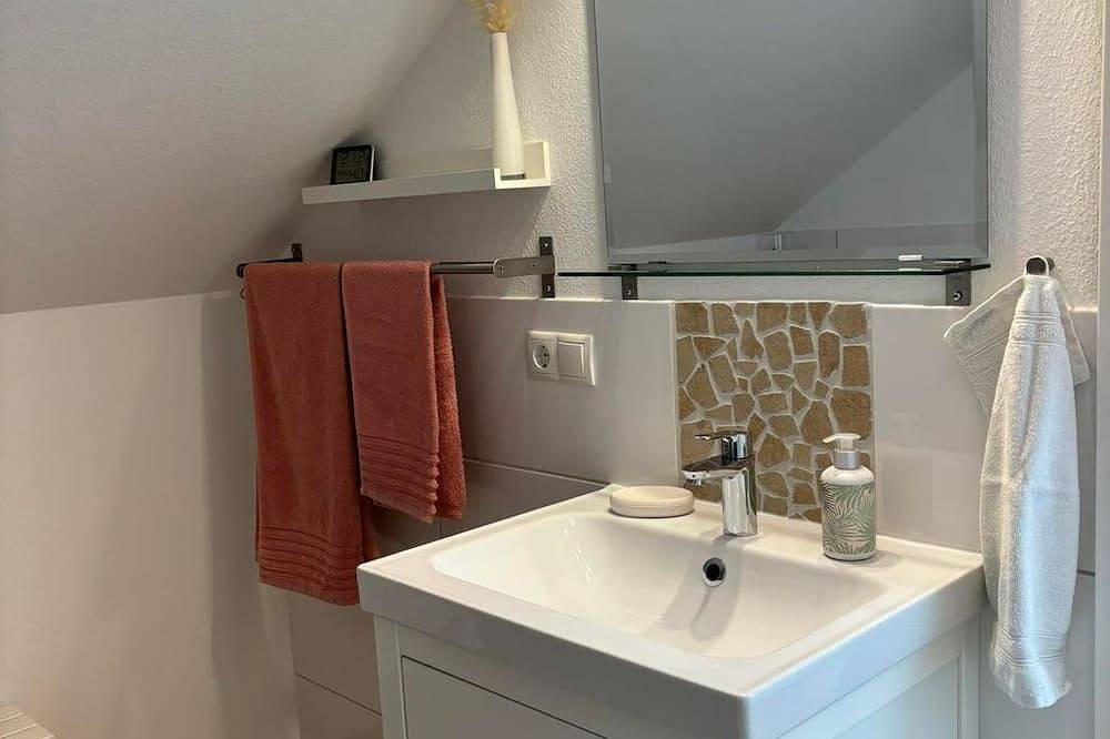 Ganze Wohnung, Apartment Eulenhorst - Appartement/Fewo, Dusche, Wc, 1 Schlafraum in Lahnstein, Osteifel