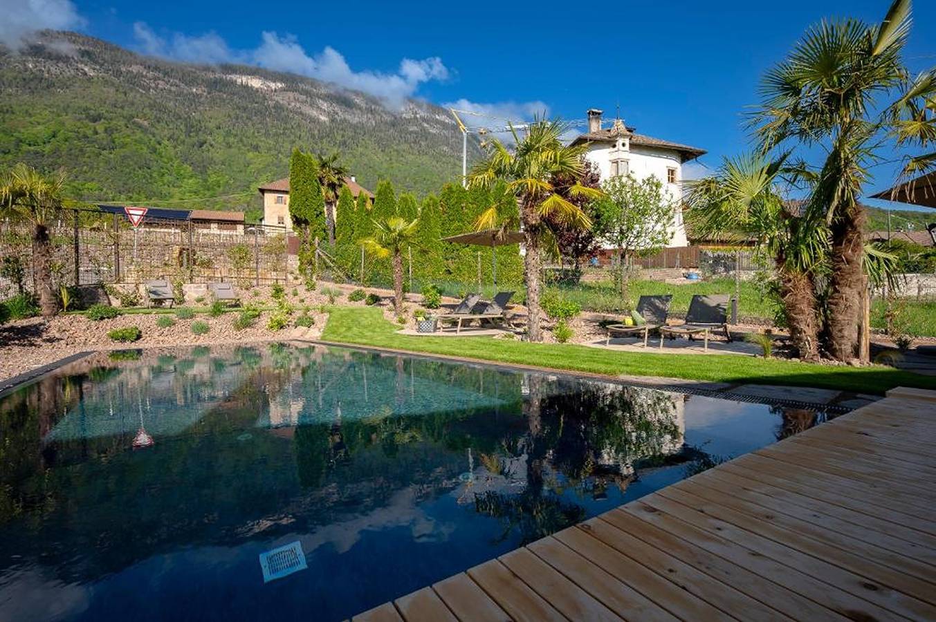 Ganze Wohnung, Ferienwohnung "Weingut Lahn Zu Eppan Apt Garten" mit Bergblick, Privatem Garten und Whirlpool in Berg (Eppan), Eppan an der Weinstraße