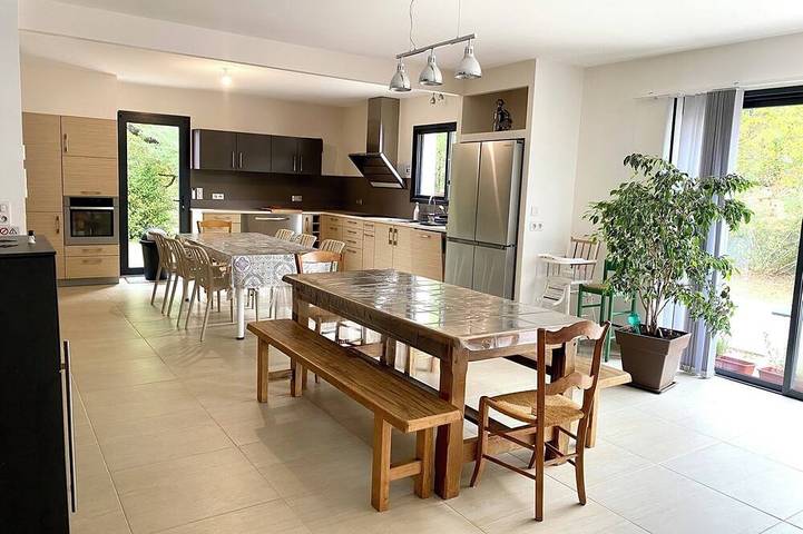 Location de vacances pour 10 personnes, avec terrasse et jardin à Mansac