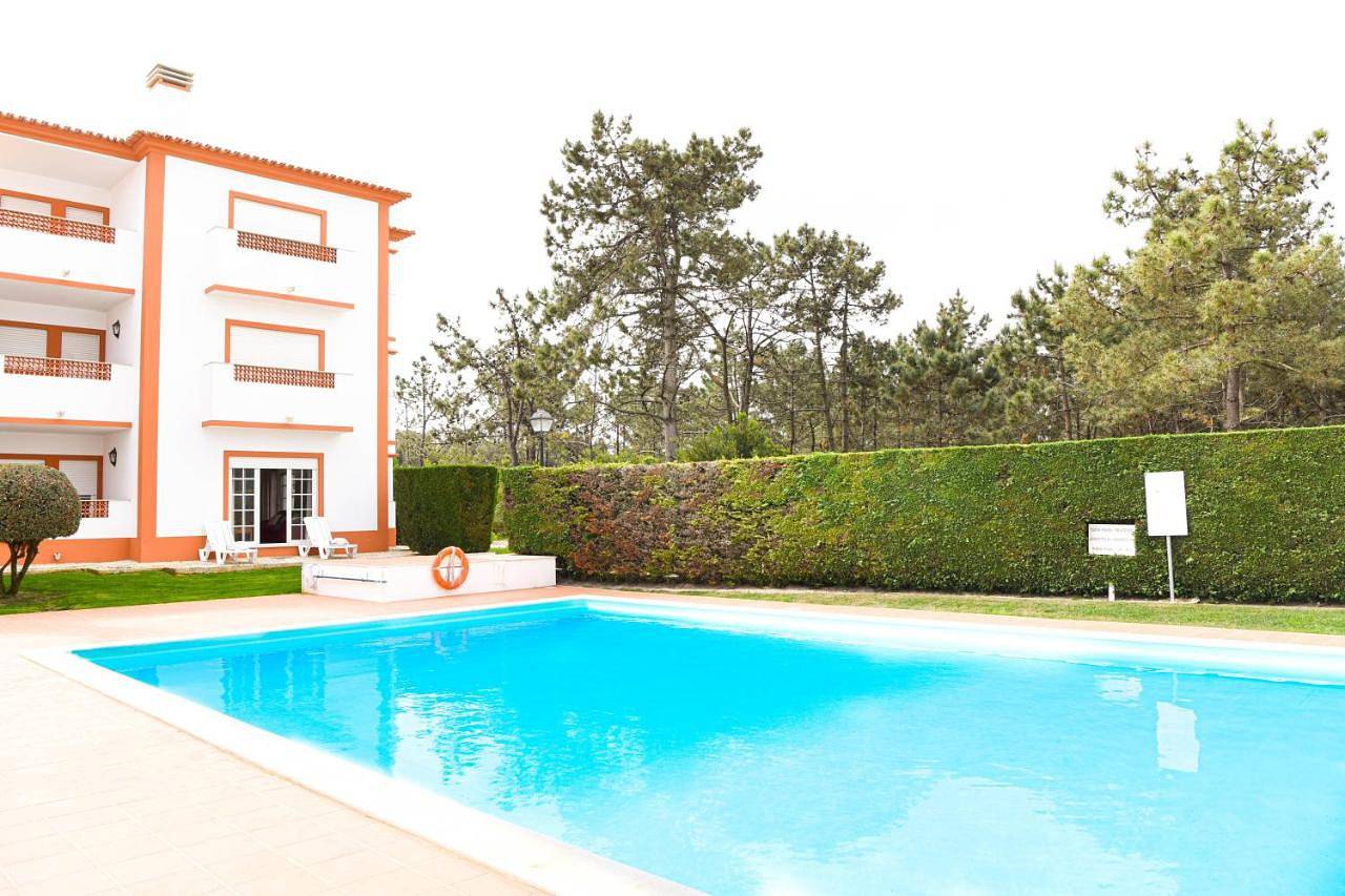 Apartamento inteiro, Two-Bedroom Apartment in Amoreira, Leiria distrito