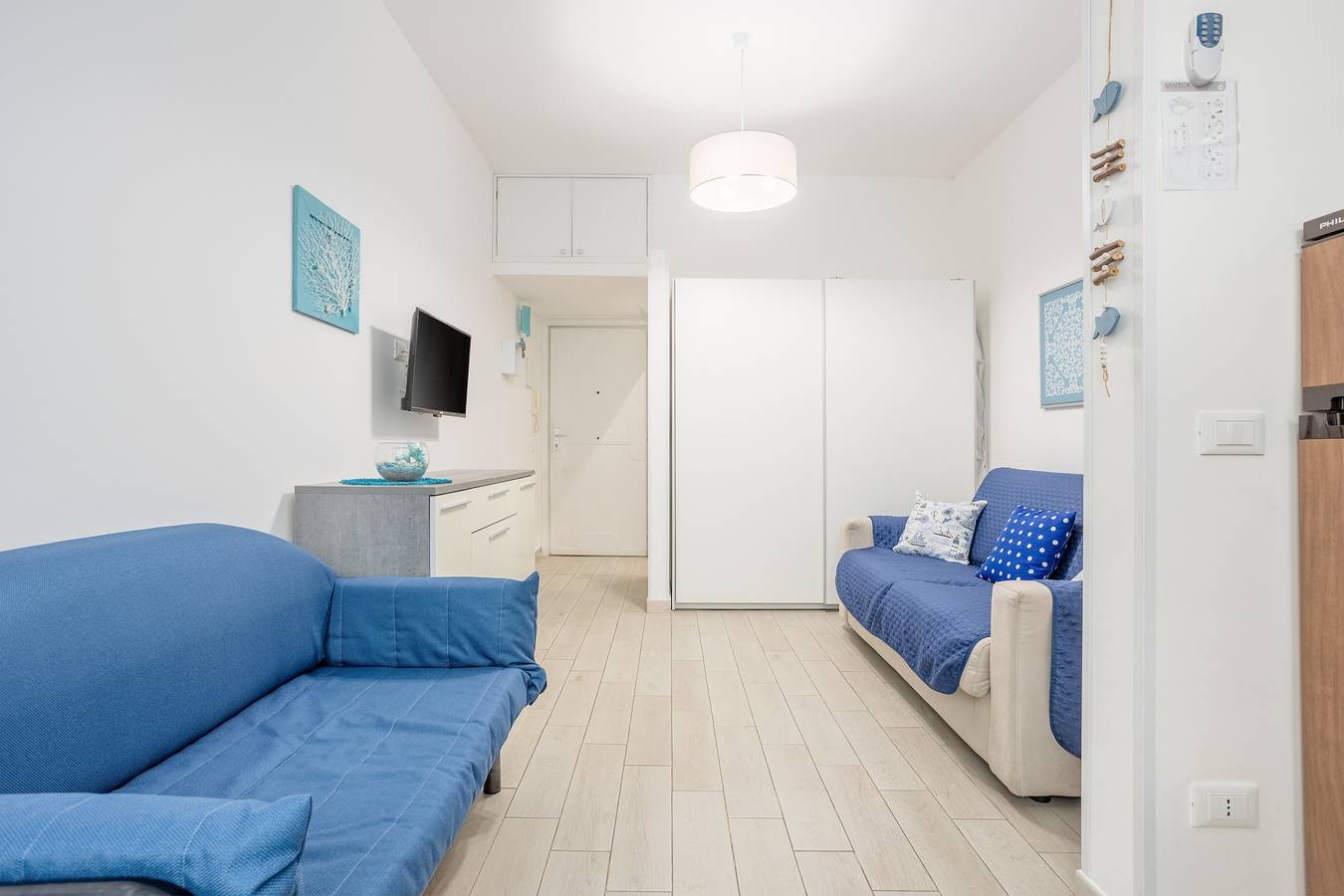 Entire studio, Studio Apartment 'Flat Blu Palermo Mondello' with Shared Pool, Shared Terrace and Air Conditioning in Mondello Beach, Palermo