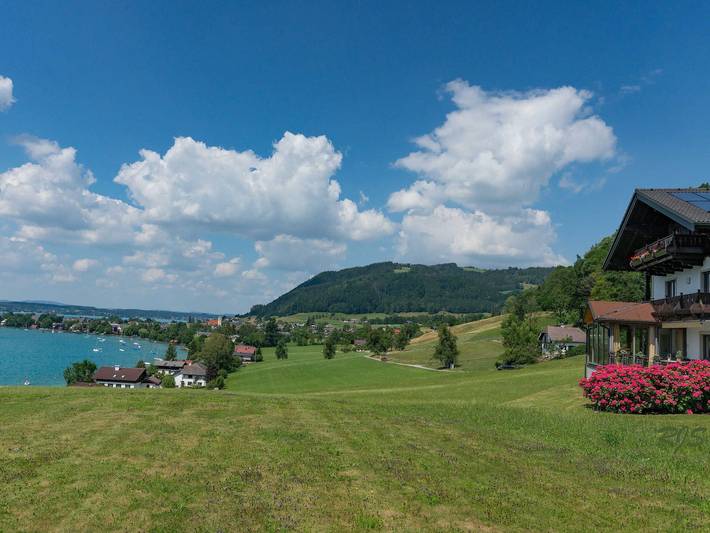 Ferienwohnung für 4 Personen, mit Terrasse und Garten sowie Seeblick am Attersee