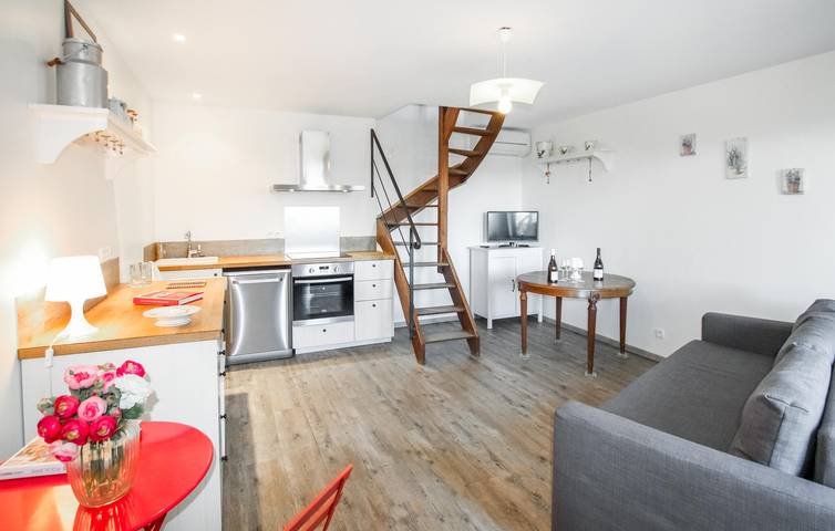 Location de vacances pour 12 personnes, avec jardin ainsi que terrasse et piscine à La Garde-Adhémar - 4