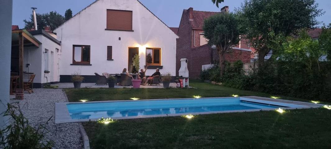 Cottage pour 4 personnes, avec terrasse et piscine à Bruay-la-Buissière