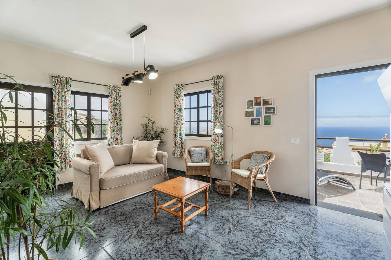 Maison de vacances 'Pozo Del Deseo' avec vue sur la mer, terrasse privée et Wi-Fi in Las Toscas, Frontera