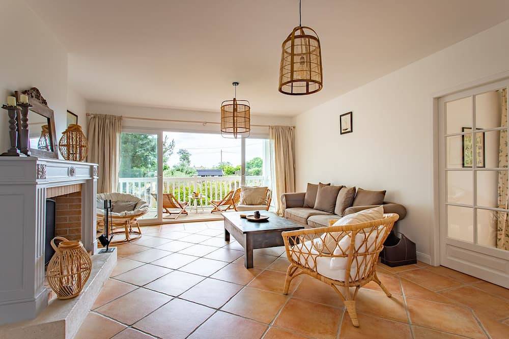 Villa with swimming pool 2 min walk from the beach in Le Canon, Lège-Cap-Ferret