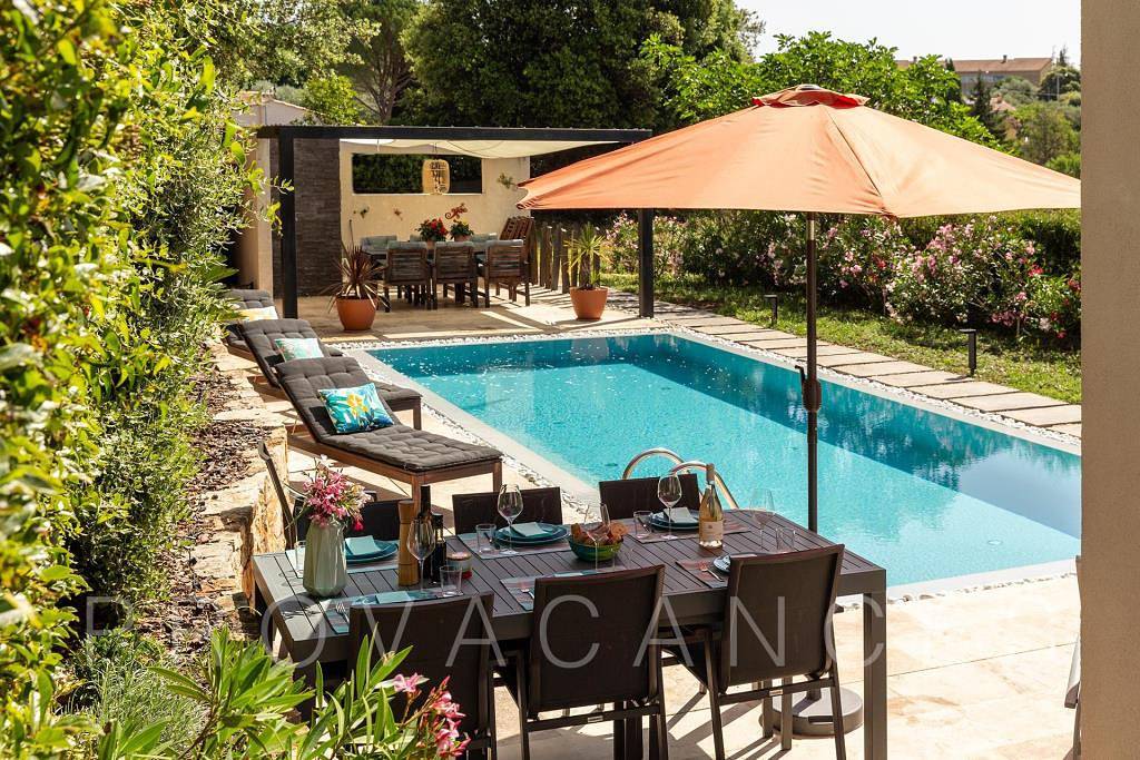 Modern villa with heated pool within walking distance to Lorgues in Lorgues, Region de Draguignan