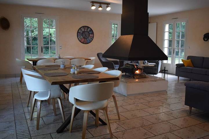 Gîte pour 14 personnes, avec Terrasse et Jardin