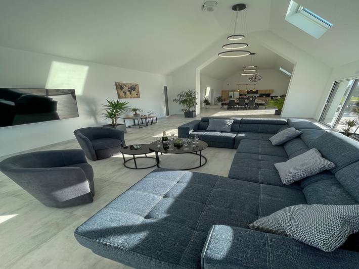 Location de vacances pour 15 personnes, avec piscine ainsi que terrasse et jardin, adapté aux familles à Ploudalmézeau - 2