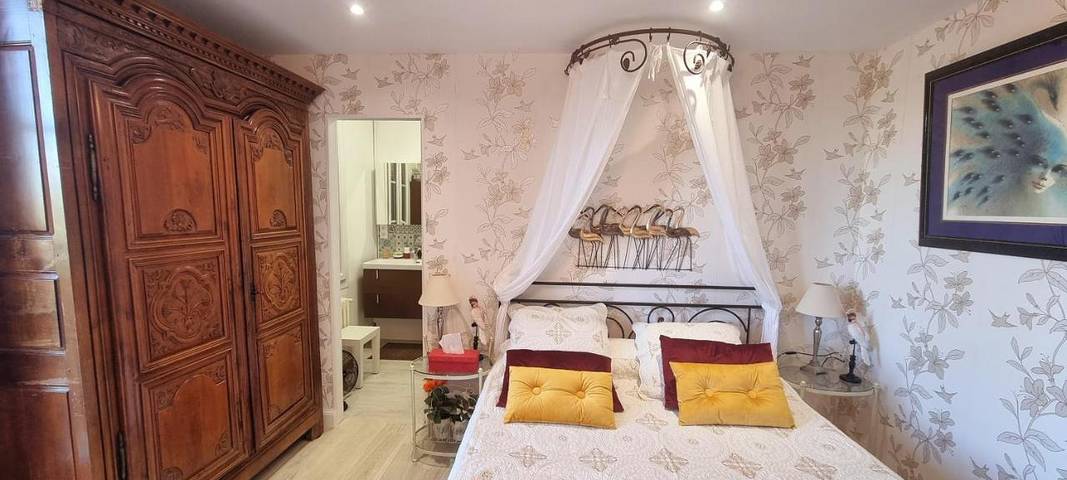 Location de vacances pour 2 personnes, avec Terrasse et Jardin ainsi que Piscine et Vue à Saint-Laurent-des-Vignes - 2