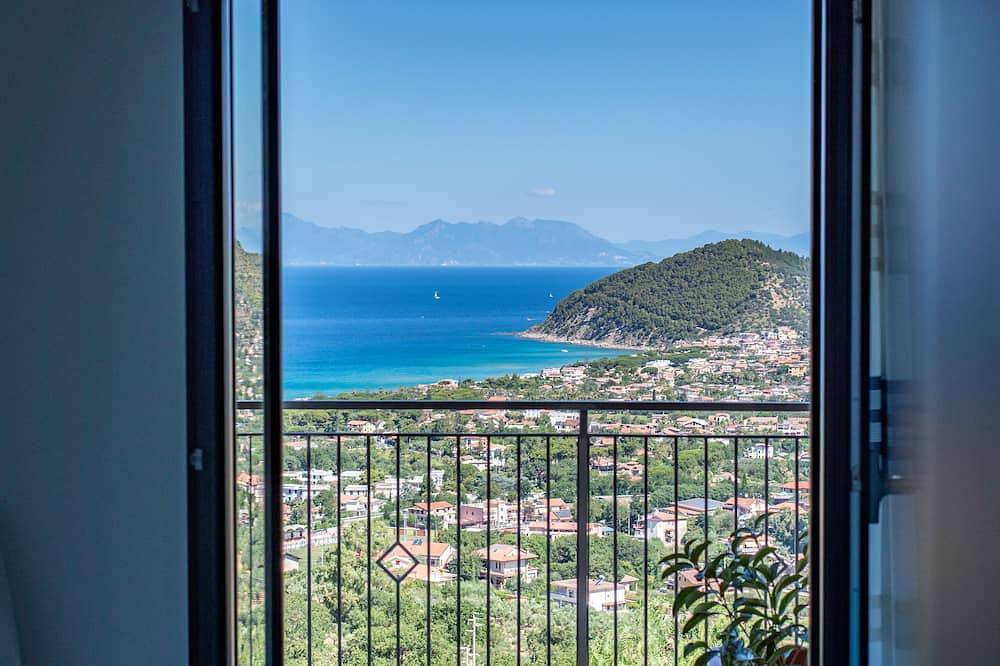 Ganze Wohnung, Vacation Home \"The Vineyard\": between sea and nature- Apartment \"The modern style\" in Castellabate, Cilento