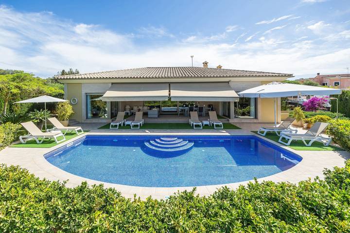 Villa Bellviure Luxury in Palma en una zona residencial, piscina privada, terraza y Wi-Fi. in Sant Marçal, Marrachí
