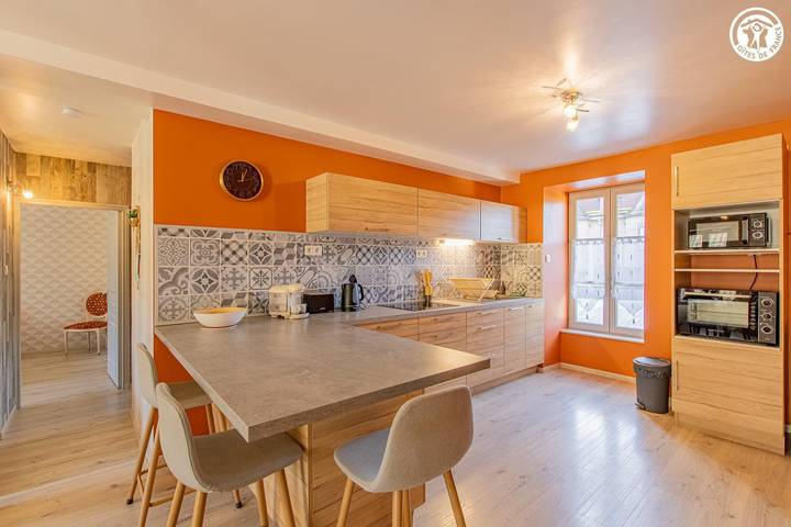 Gîte pour 4 personnes, avec jardin à Couches