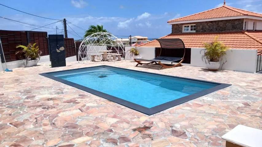 Villa pour 14 personnes, avec piscine et balcon