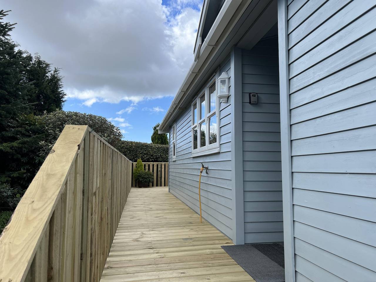 Holly Blue - Cosy wooden lodge, Kippford in Kippford, Dumfries and Galloway