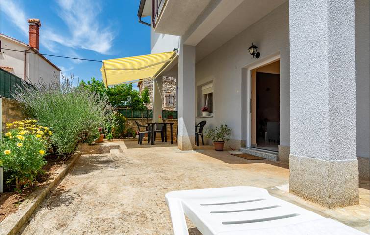 Ferienwohnung für 4 Personen, mit Terrasse in Sisan - 2