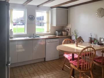 Log Cabin for 5 People in South-Wales, Swansea region, Photo 4
