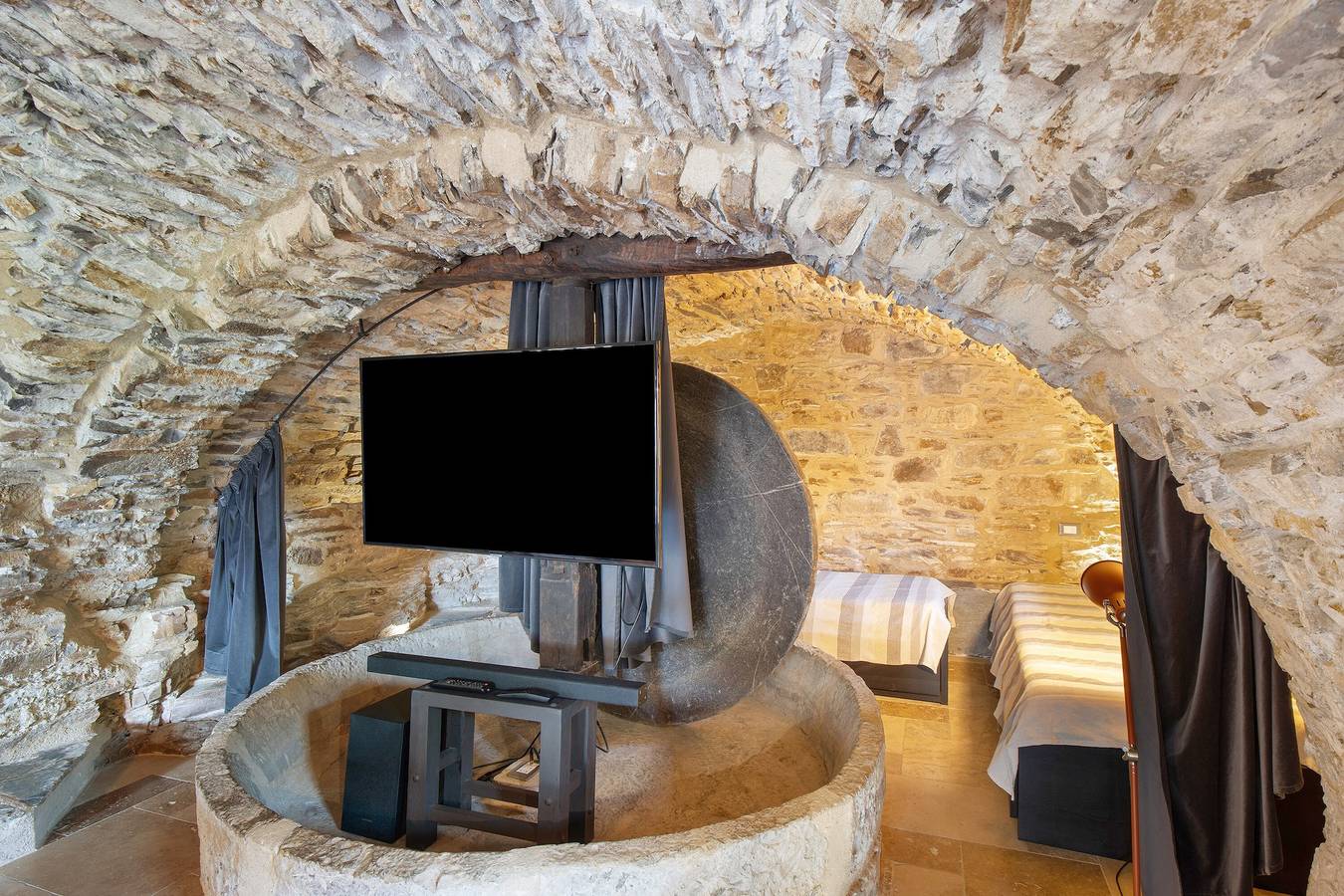 Appartement entier, Appartement 'Il Frantoio' avec vue sur la mer, jardin partagé et Wi-Fi in Montegrazie, Imperia