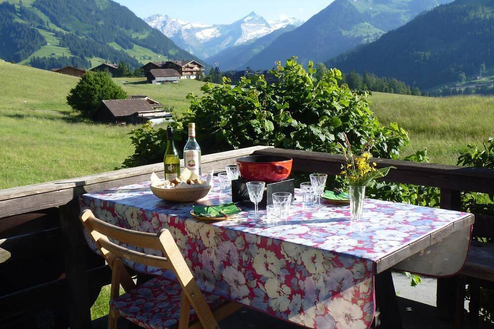 Appartement entier, Aerneli, Chalet Appartement/Fewo, Dusche oder Bad, Wc 6-Bettwohnung in Gstaad, Saanen