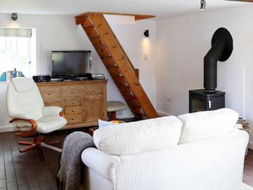Log Cabin for 2 People in High Weald, Sussex, Photo 3