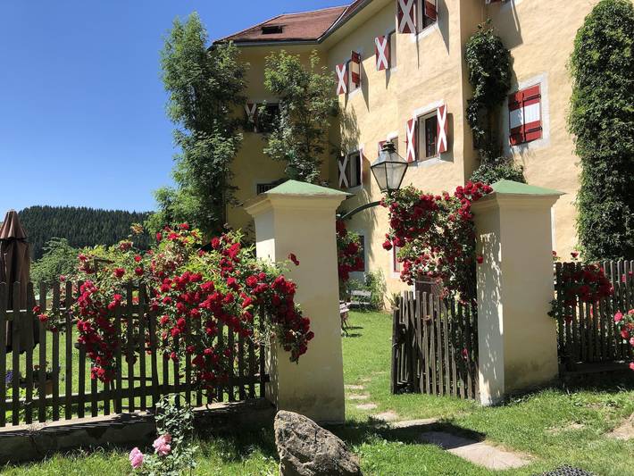 Ferienwohnung für 2 Personen, mit Balkon und Terrasse sowie Garten und Sauna in Mariahof