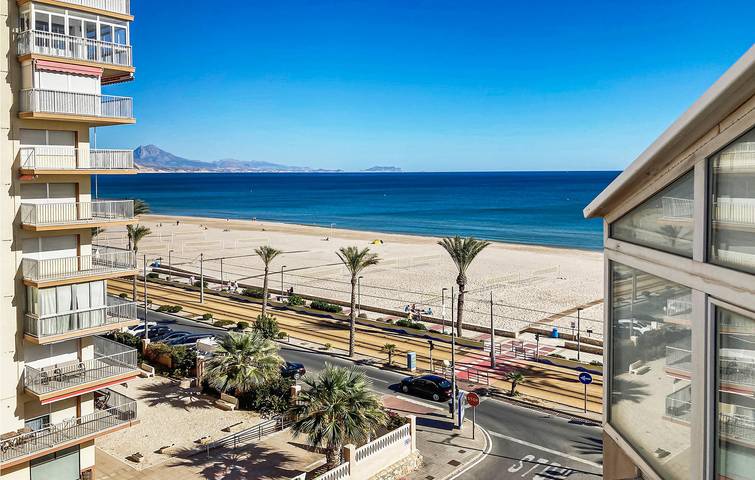 Apartamento vacacional entero, Moderno Apartamento con Parking, AA, Piscina y Terraza - 200m de la Playa de Mutxavista in Platja de l'Horta-Mutxavista (San Juan Playa), San Juan Playa (Alicante)