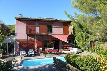 Location de vacances pour 7 personnes, avec jardin à Saint-Côme-et-Maruéjols