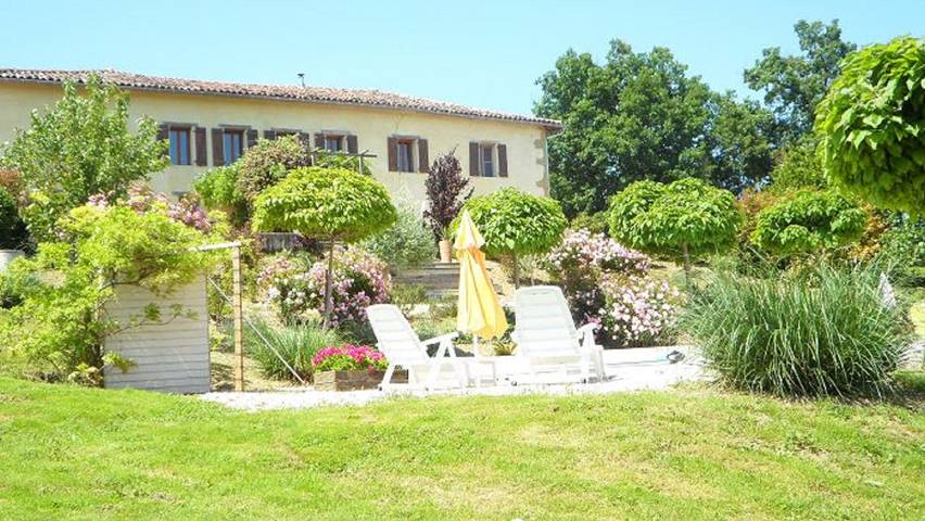 Gîte pour 6 personnes, avec piscine dans Cazac