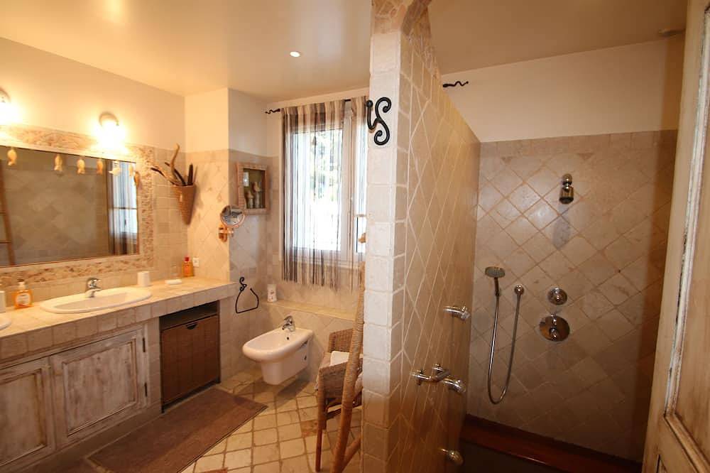 Preciosa villa con jardín, piscina y jacuzzi cerca de todos los servicios in La Farlède, Region de Toulon