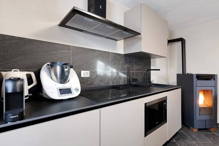 Hel lägenhet, Apartment 'Karen The Ski House' with Mountain View, Shared Garden and Wi-Fi in Variney-Chez Roncoz, Comune di Gignod