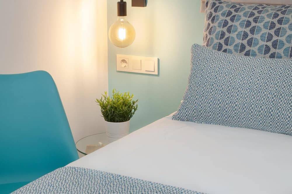 Apartamento entero, Moderno Piso de 2 Dormitorios con Balcón in El Barrio, Alicante