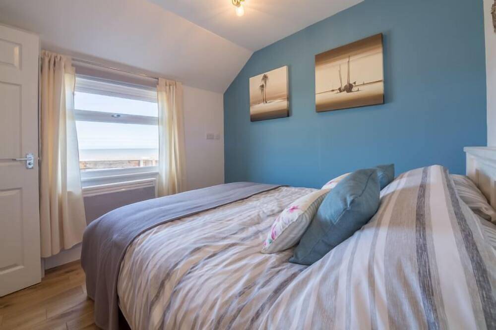 Wyndham Beach House, Walcott, Norfolk in Walcott, Norfolk Coast