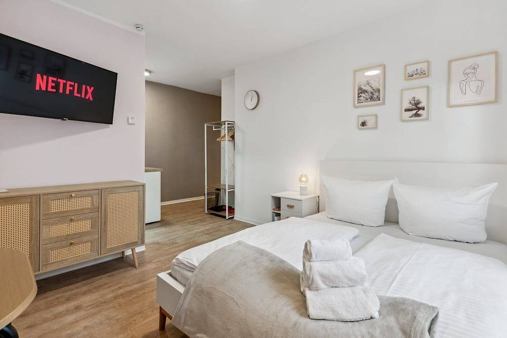 Ganze Wohnung, Vorstadtoase für 2 - Queensize-Bett, Netflix, Parken, Nähe Ber in Eichwalde, Dahme-Seengebiet