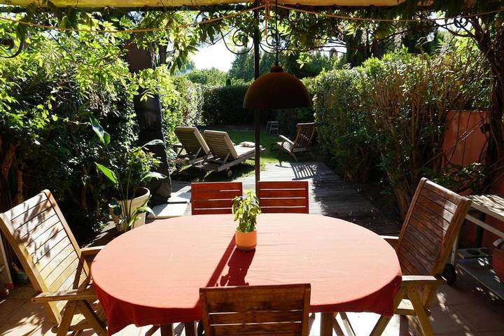 Location de vacances pour 4 personnes, avec terrasse et piscine à La Môle - 2