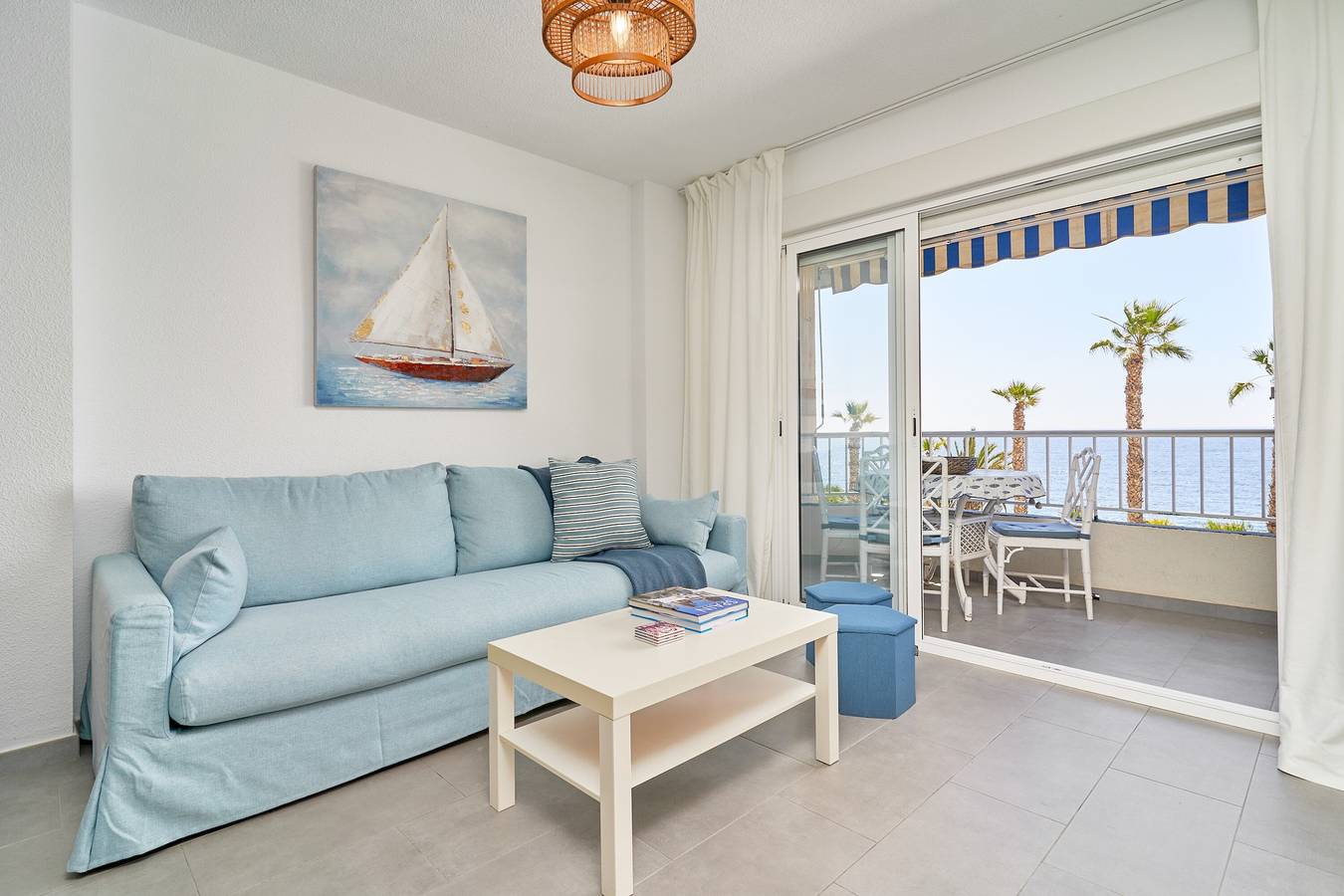 Entire apartment, Apartment 'Brisa Marina' with Sea View, Shared Pool and Wi-Fi in Almuñecar, Costa Tropical