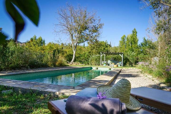 Casa rural para 14 personas, con vistas además de piscina y jardín en Arriate - 2